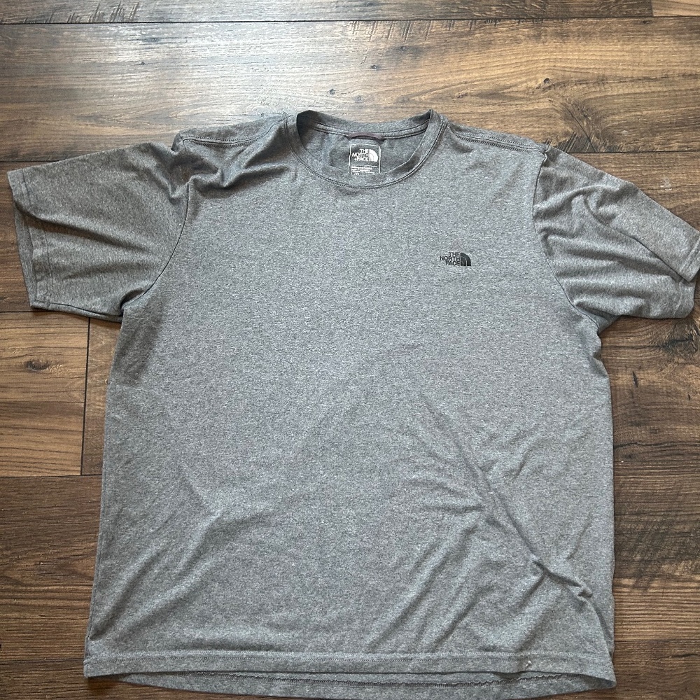 The North Face Shirt mens Large Gray T-Shirt Outdoor Hiking Moisture Wicking